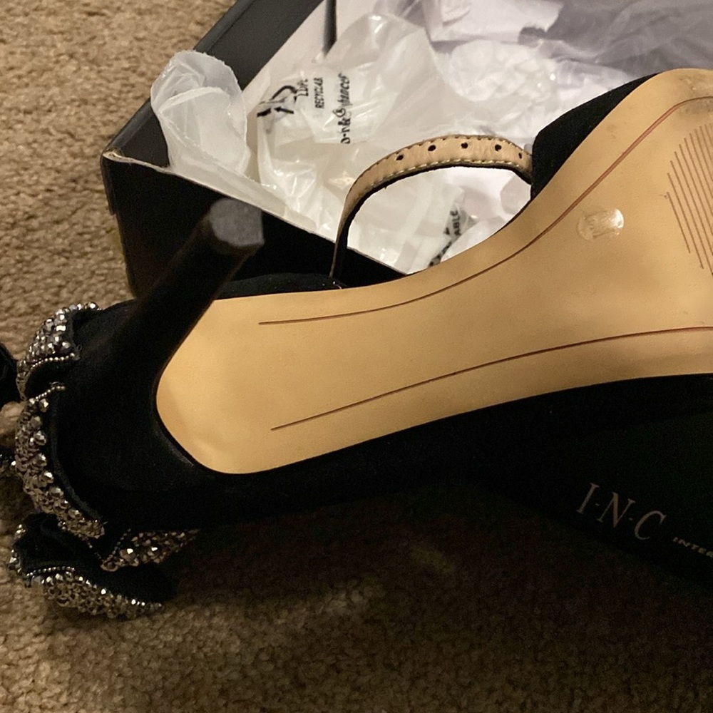 *SOLD,Nj* INC. Black Kaison Pumps, Large silver stone embellished Bow - Picture 4 of 5